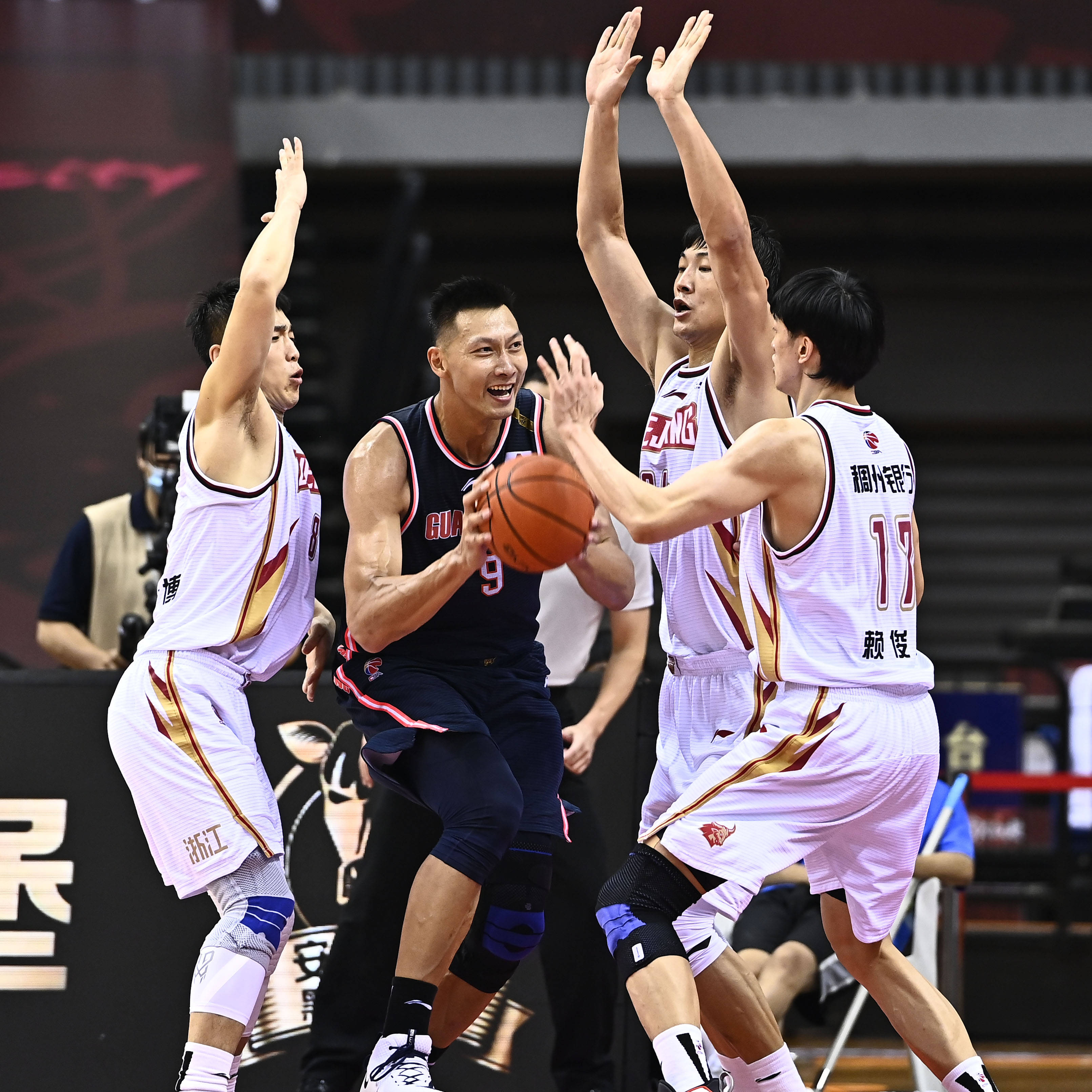 LOL下注平台 -风云突变！新疆广汇赛后完成体检；CBA常规赛版图或变；气氛紧张；临场指挥获称赞 